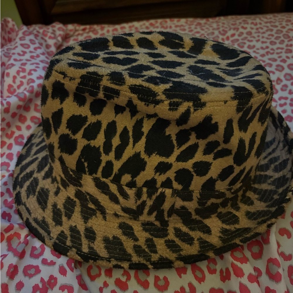 Leopard Print Hat - Picture 4 of 6